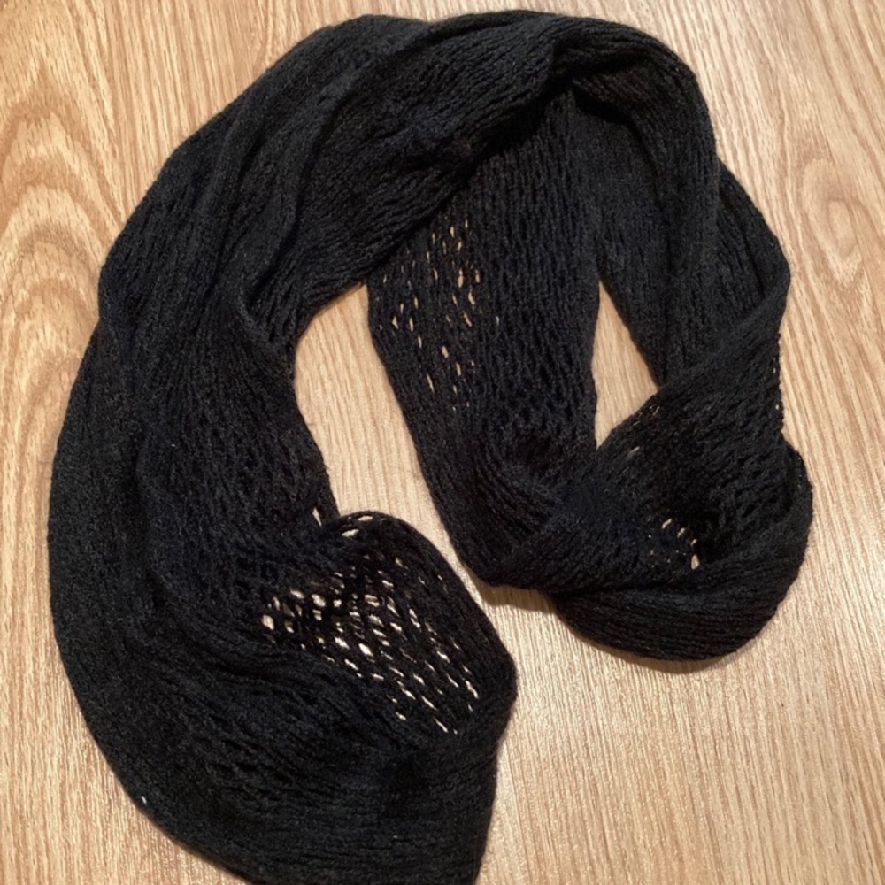 Black infinity‎ scarf